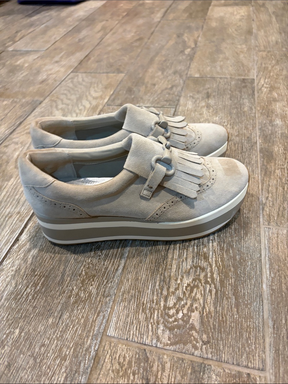 Dolce Vita jhax Cream Suede Fringe Wedge Sneakers Women’s size 9